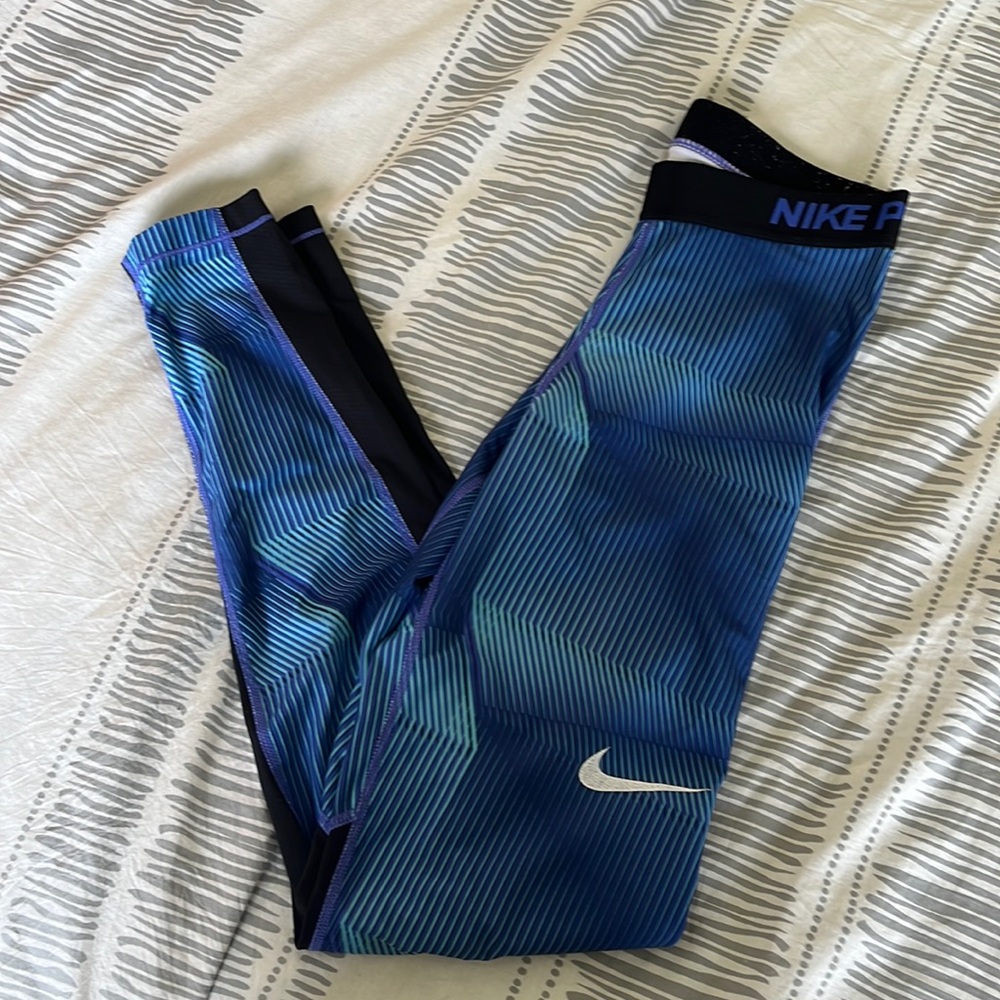 Nike patterned leggings